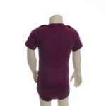 Økologisk body med korte ærmer. Engel body i bordeaux uld silke. Set fra bagsiden.
