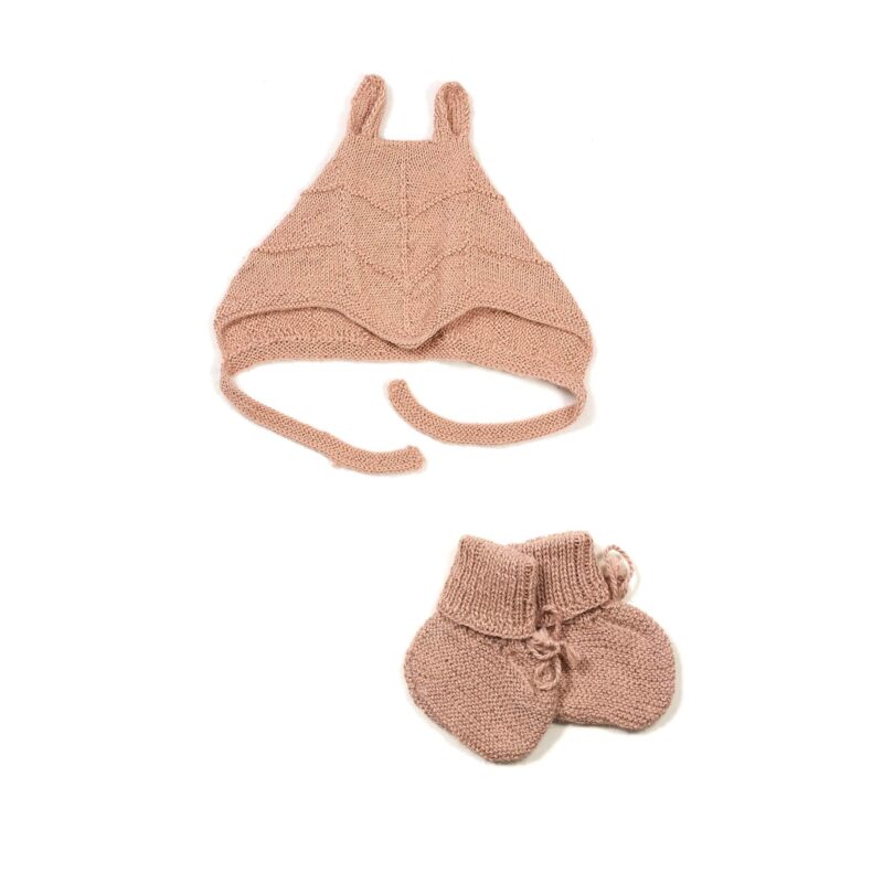 Sæt af Huttelihut futter og babyhue med ører. Støvet rosa alpaka uld.